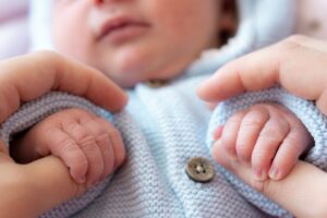 Quels sont les avantages de la bouillotte avec ceinture pour bébé ? 1